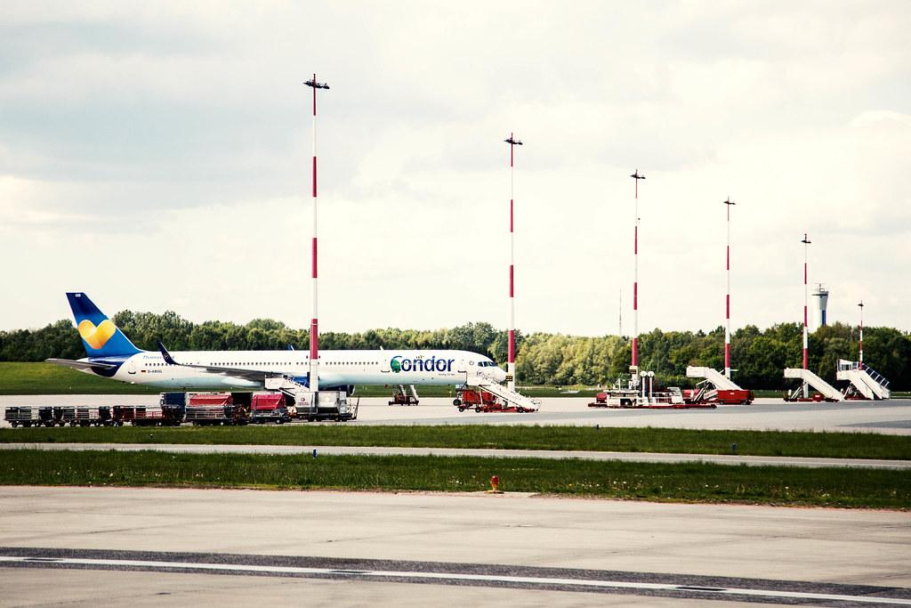 Hamburg Airport: Condor (DE / CFG) |  Boeing 757-330 B753 | D-ABOG | MSN 29014