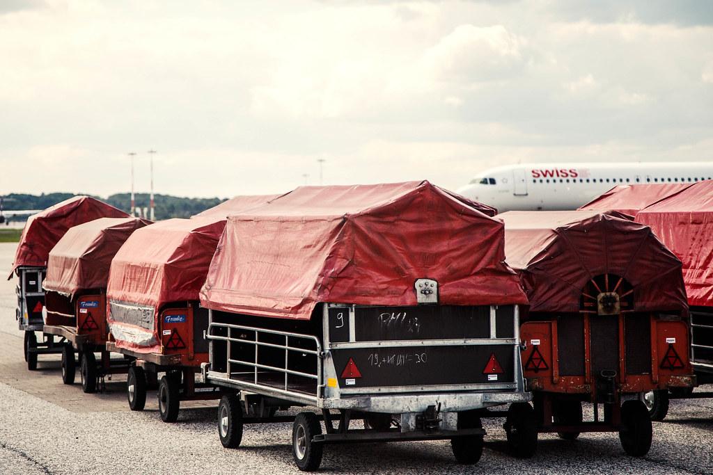 Hamburg Airport: Koffer-Wagen |