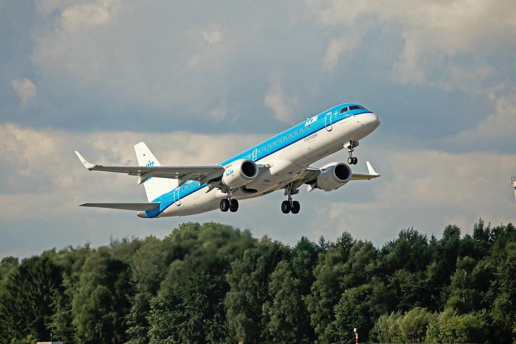 Hamburg Airport Spotter Tour