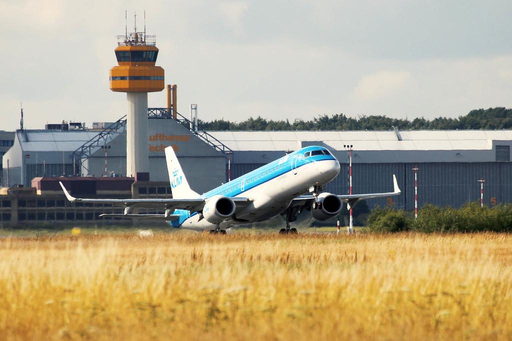 Hamburg Airport Spotter Tour