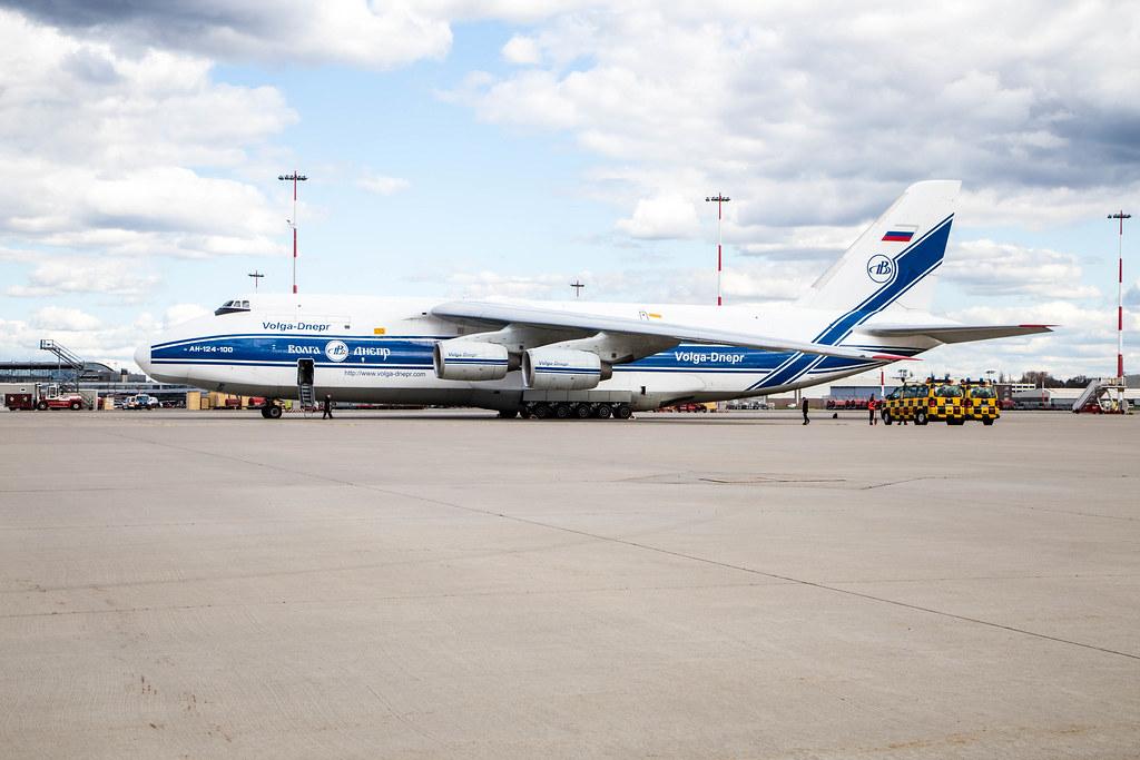 2. Vorfeldrundfahrt: Antonow An-124-100