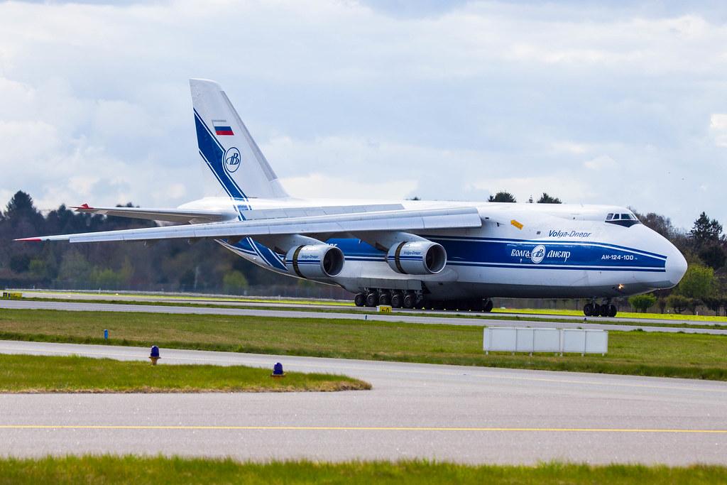 2. Vorfeldrundfahrt: Antonow An-124-100