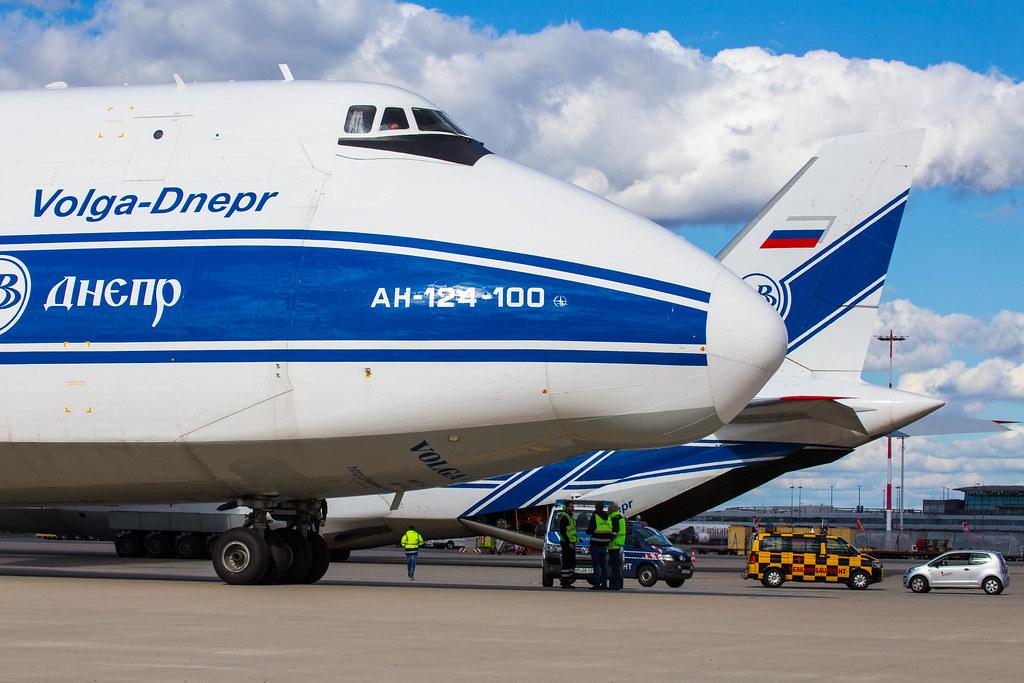 2. Vorfeldrundfahrt: Antonow An-124-100