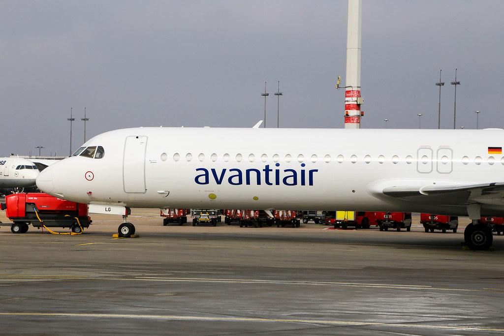 Hamburg Airport: Avanti Air (/ ATV) | Fokker 100 F100 | D-AOLG | MSN 11452
