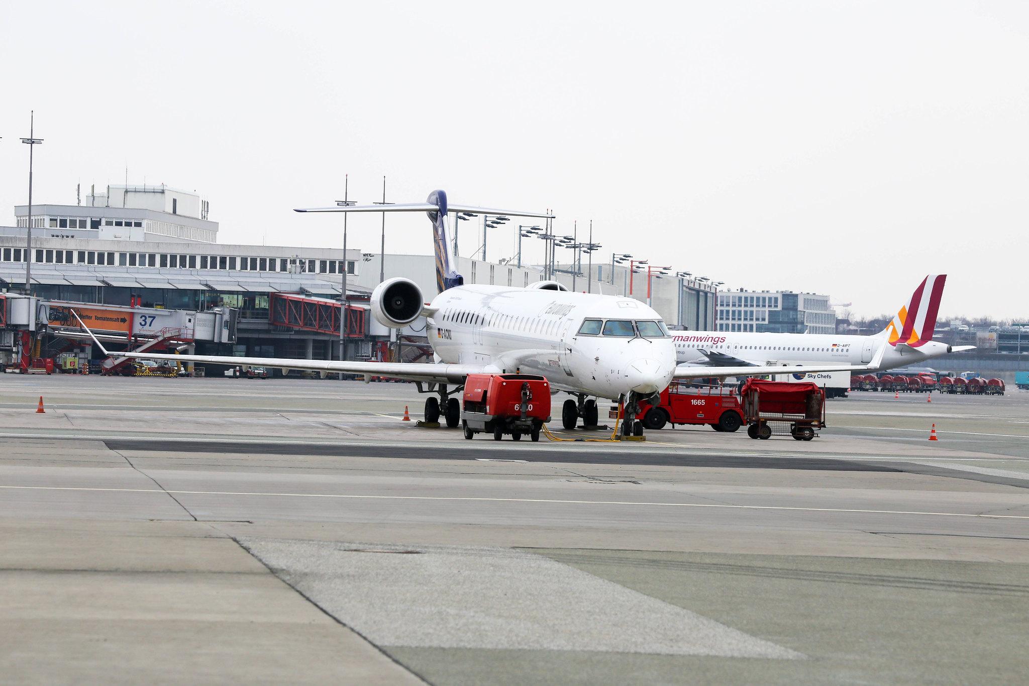 Hamburg Airport: Eurowings (EW / EWG) | Mitsubishi CRJ-900LR CRJ9 | D-ACNU | MSN 15267