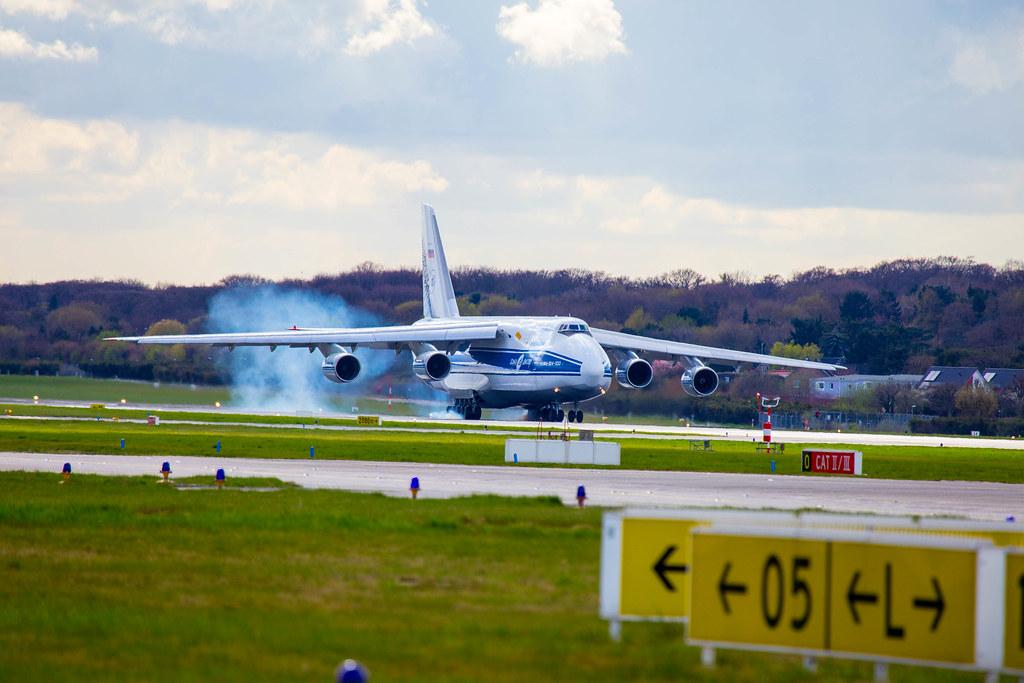 2. Vorfeldrundfahrt: Antonow An-124-100