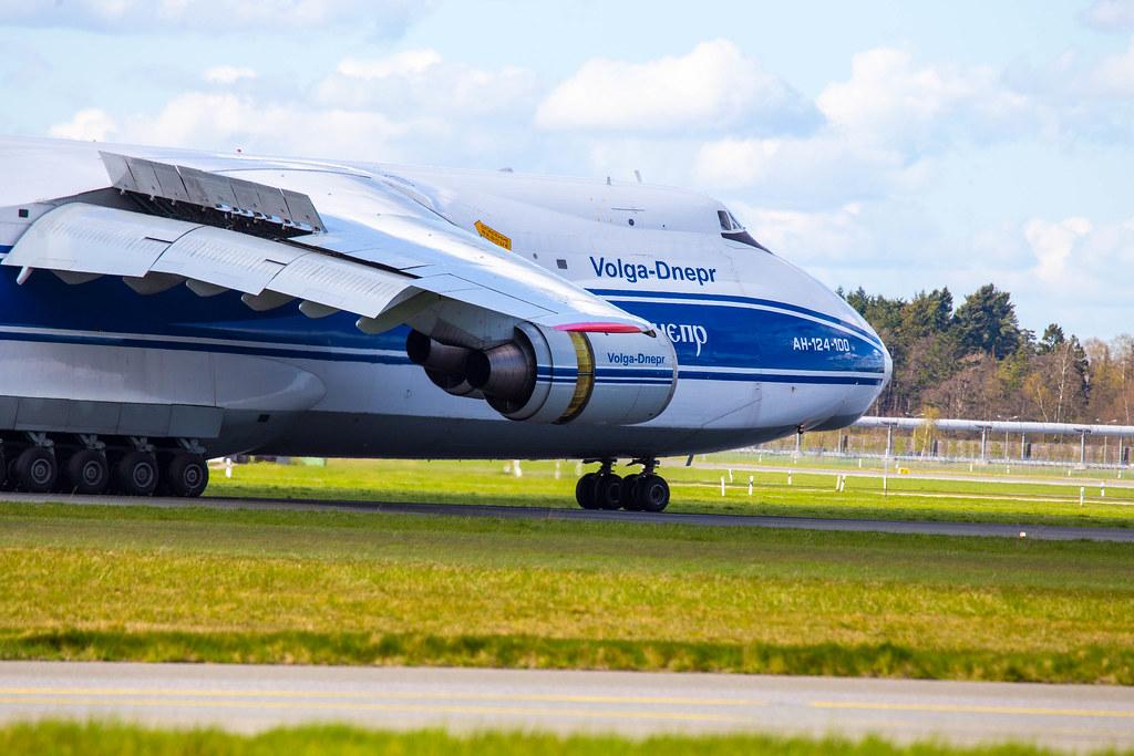2. Vorfeldrundfahrt: Antonow An-124-100