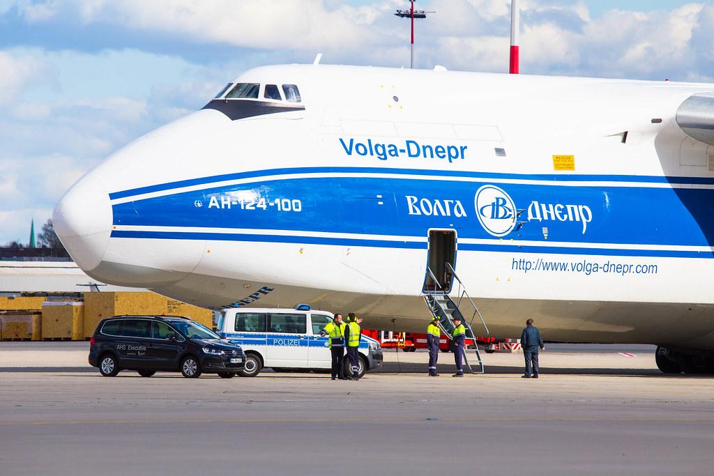 2. Vorfeldrundfahrt: Antonow An-124-100