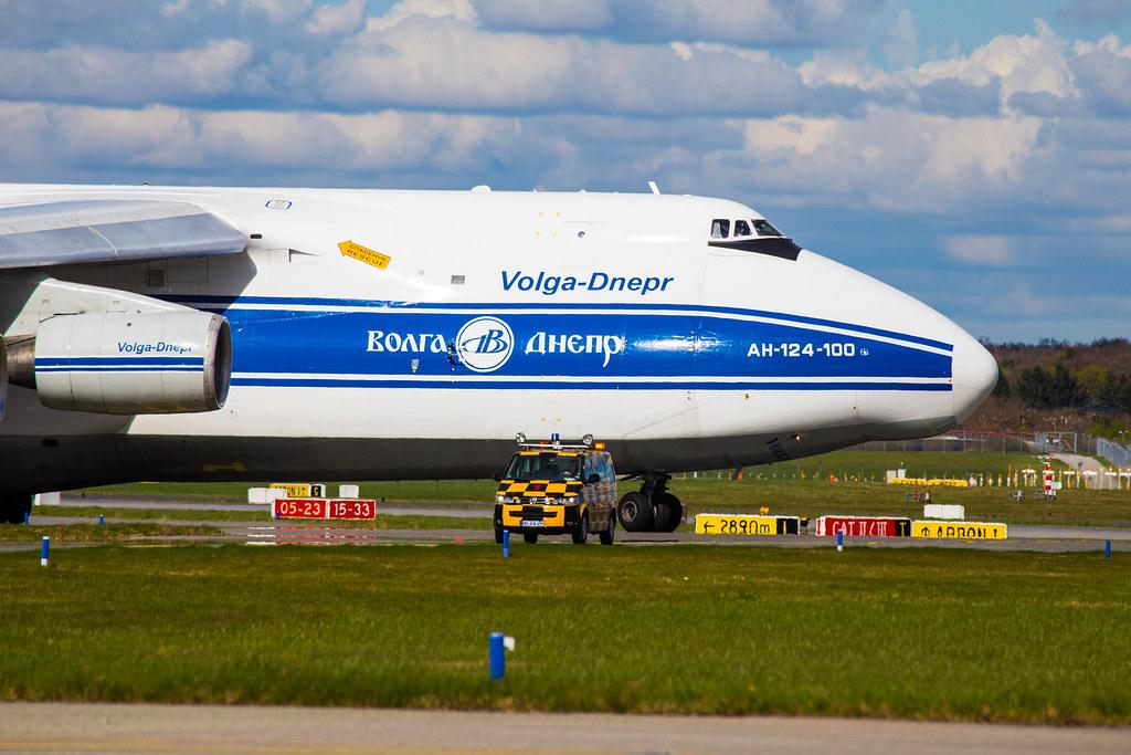 2. Vorfeldrundfahrt: Antonow An-124-100