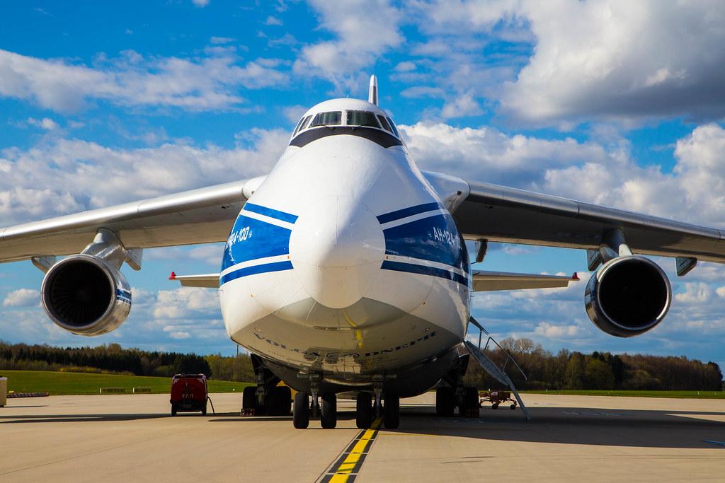2. Vorfeldrundfahrt: Antonow An-124-100