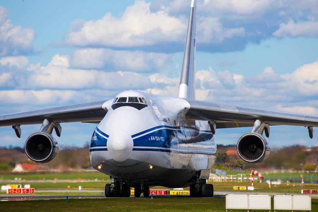 2. Vorfeldrundfahrt: Antonow An-124-100