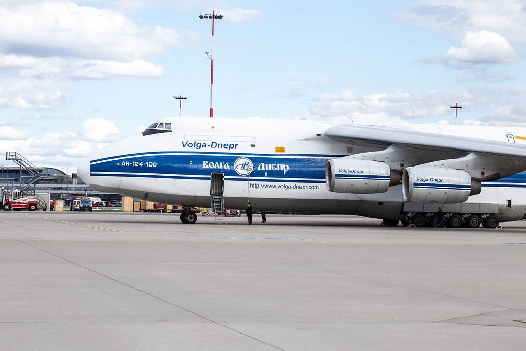2. Vorfeldrundfahrt: Antonow An-124-100