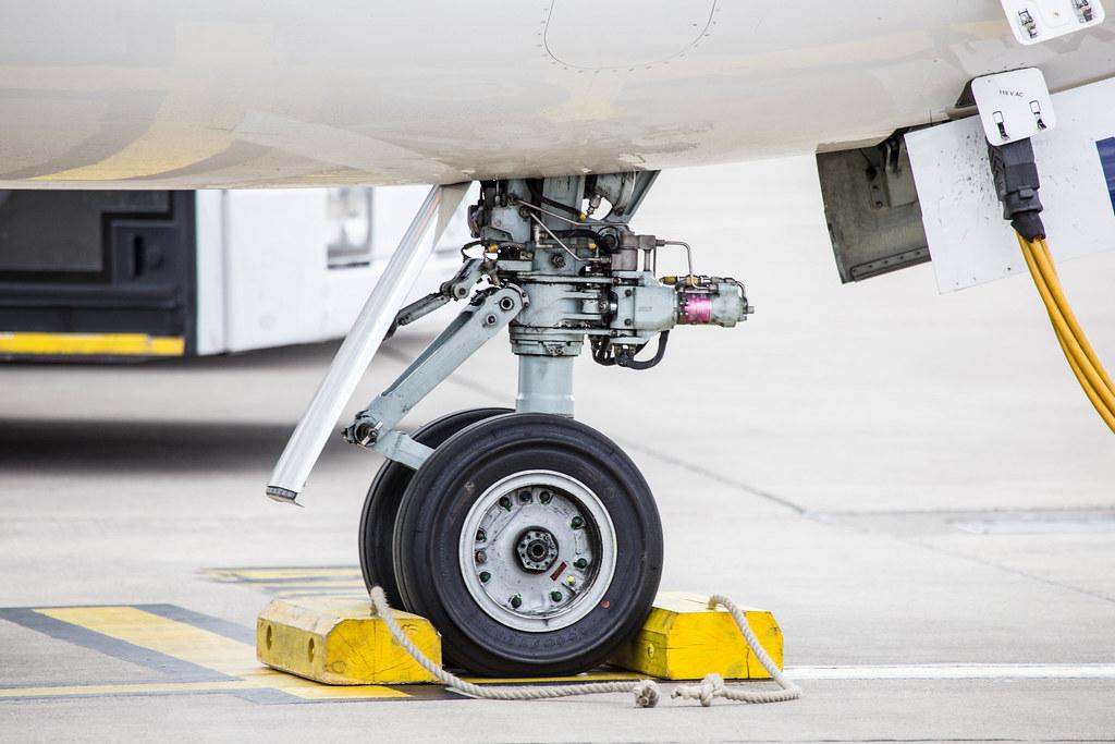 2. Vorfeldrundfahrt: Flugzeugreifen