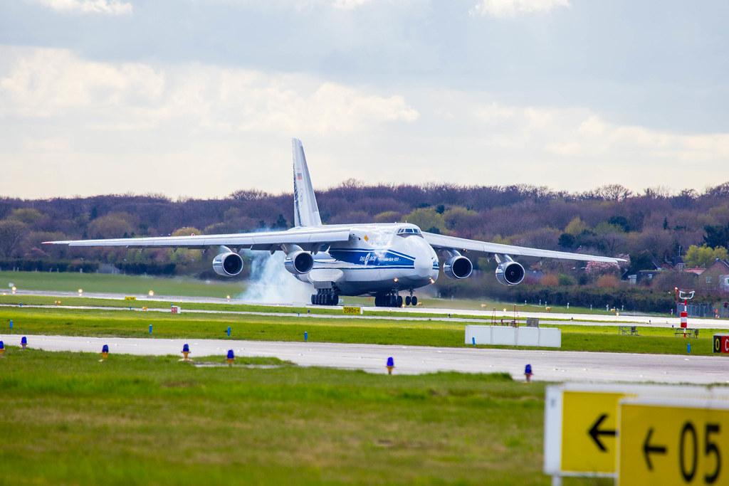 2. Vorfeldrundfahrt: Antonow An-124-100