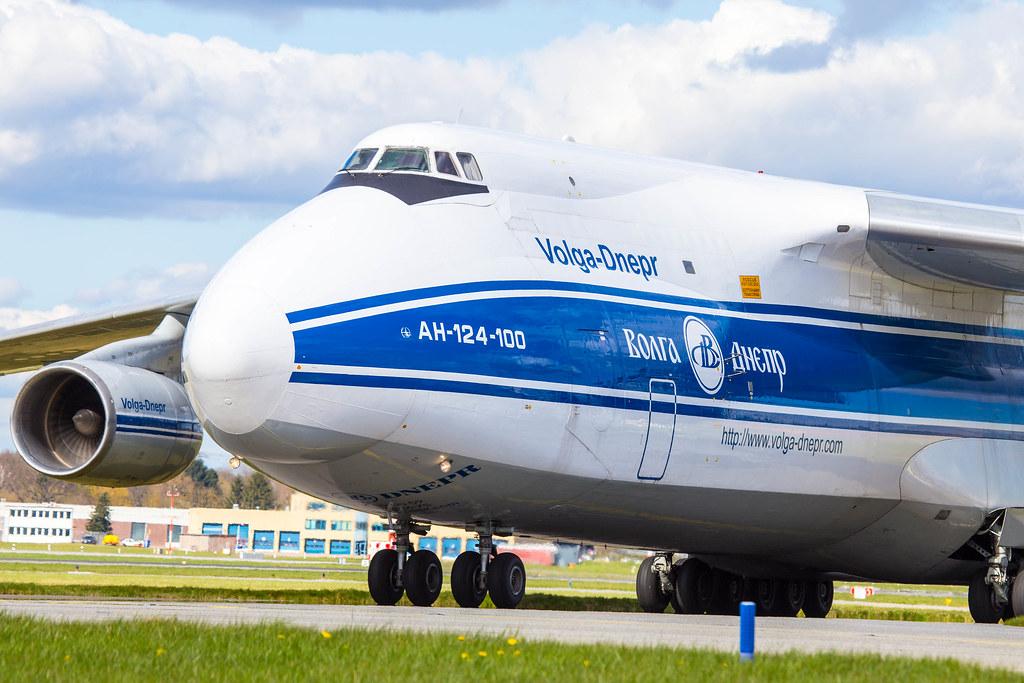 2. Vorfeldrundfahrt: Antonow An-124-100