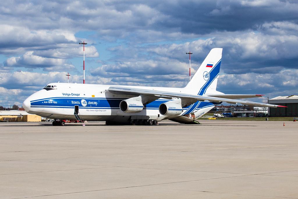 2. Vorfeldrundfahrt: Antonow An-124-100