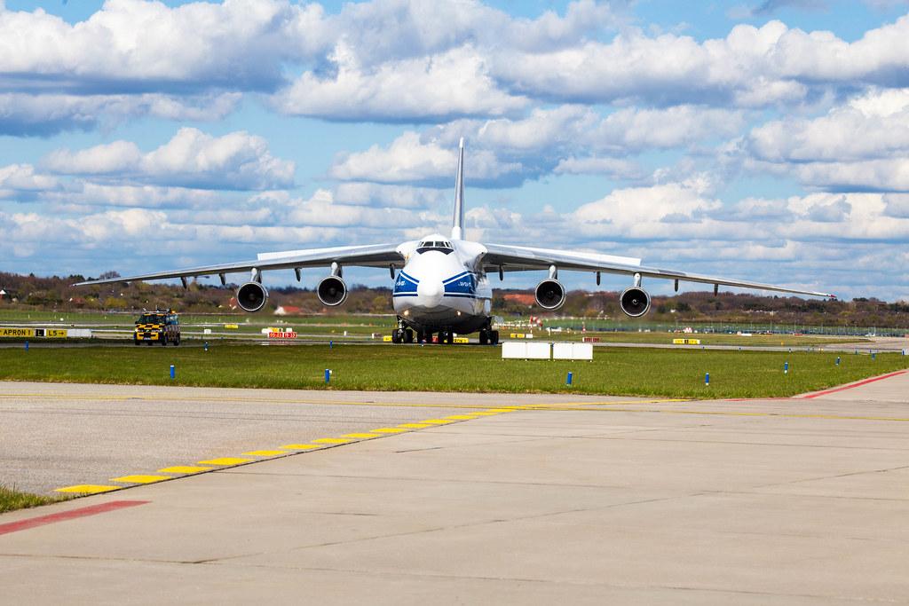 2. Vorfeldrundfahrt: Antonow An-124-100