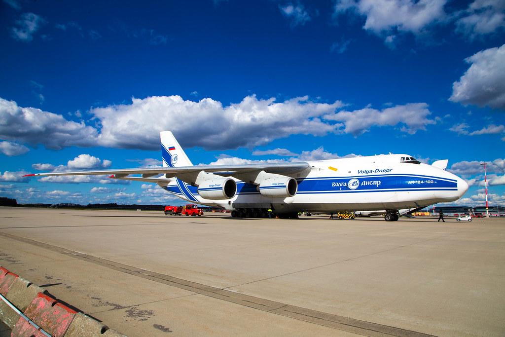 2. Vorfeldrundfahrt: Antonow An-124-100
