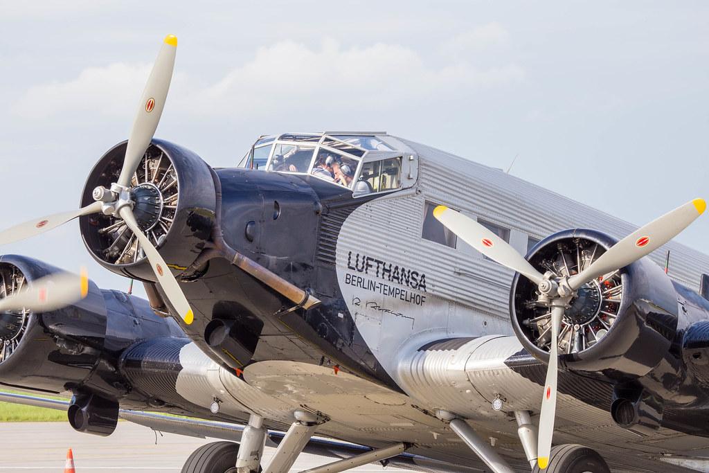 Hamburg Airport: Lufthansa Traditionsflug |  Junkers Ju 52/3mg8e JU52 | D-CDLH (D-AQUI) | MSN 130714