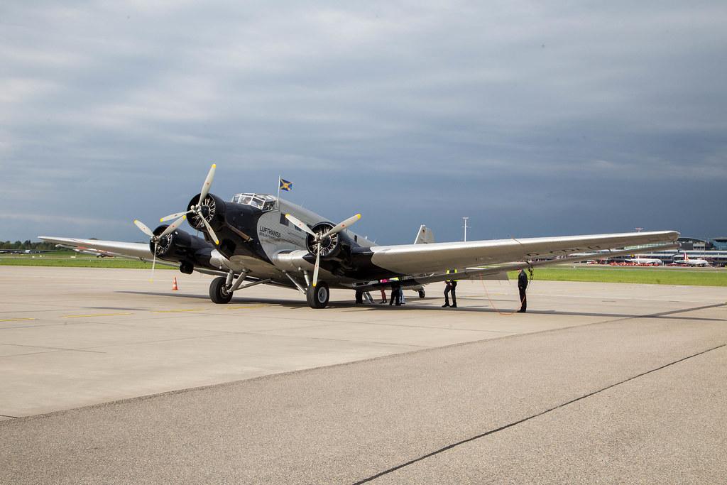 Hamburg Airport: Lufthansa Traditionsflug |  Junkers Ju 52/3mg8e JU52 | D-CDLH (D-AQUI) | MSN 130714