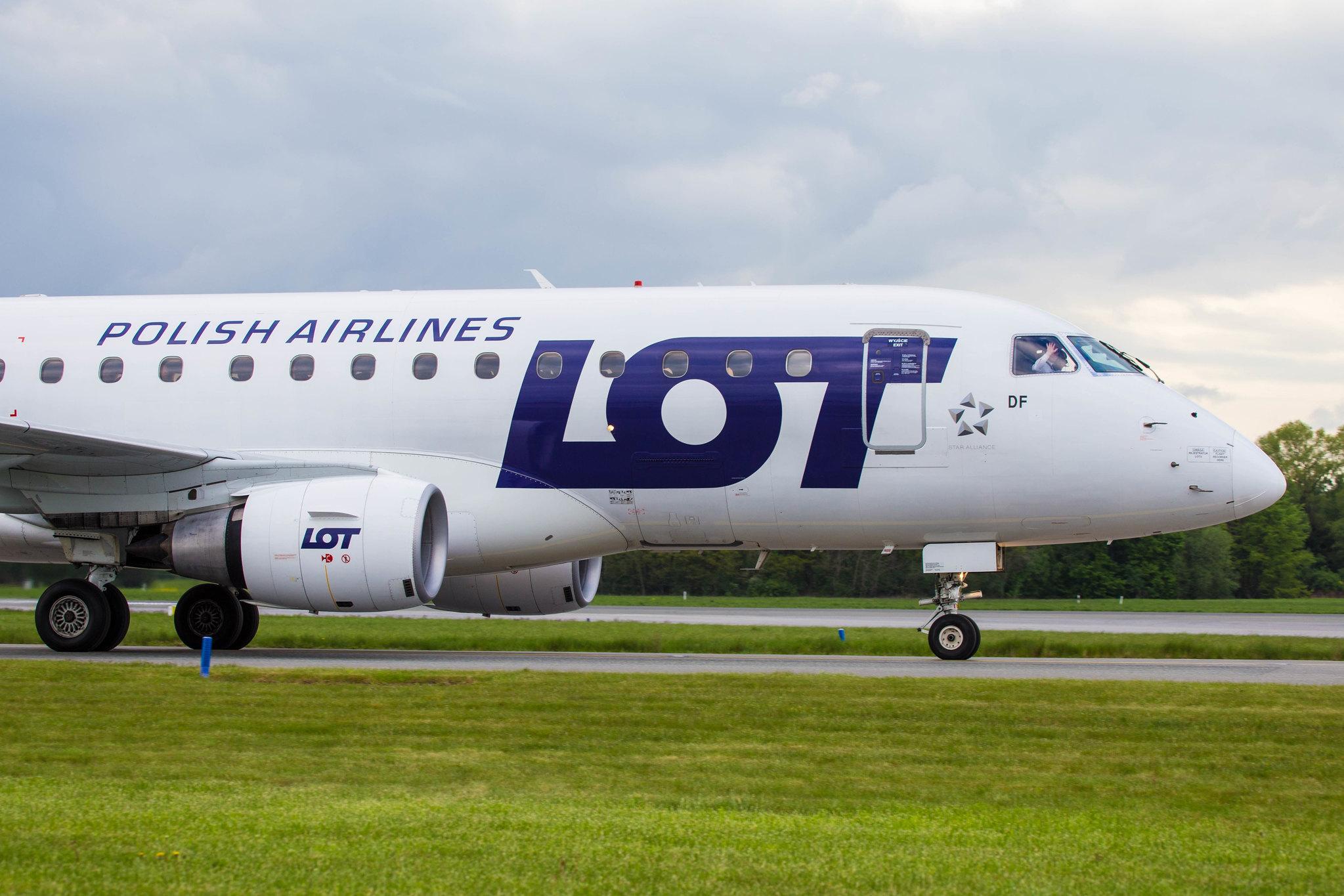 Hamburg Airport: LOT (LO / LOT) |  Embraer E170STD E170 | SP-LDF | MSN 17000035