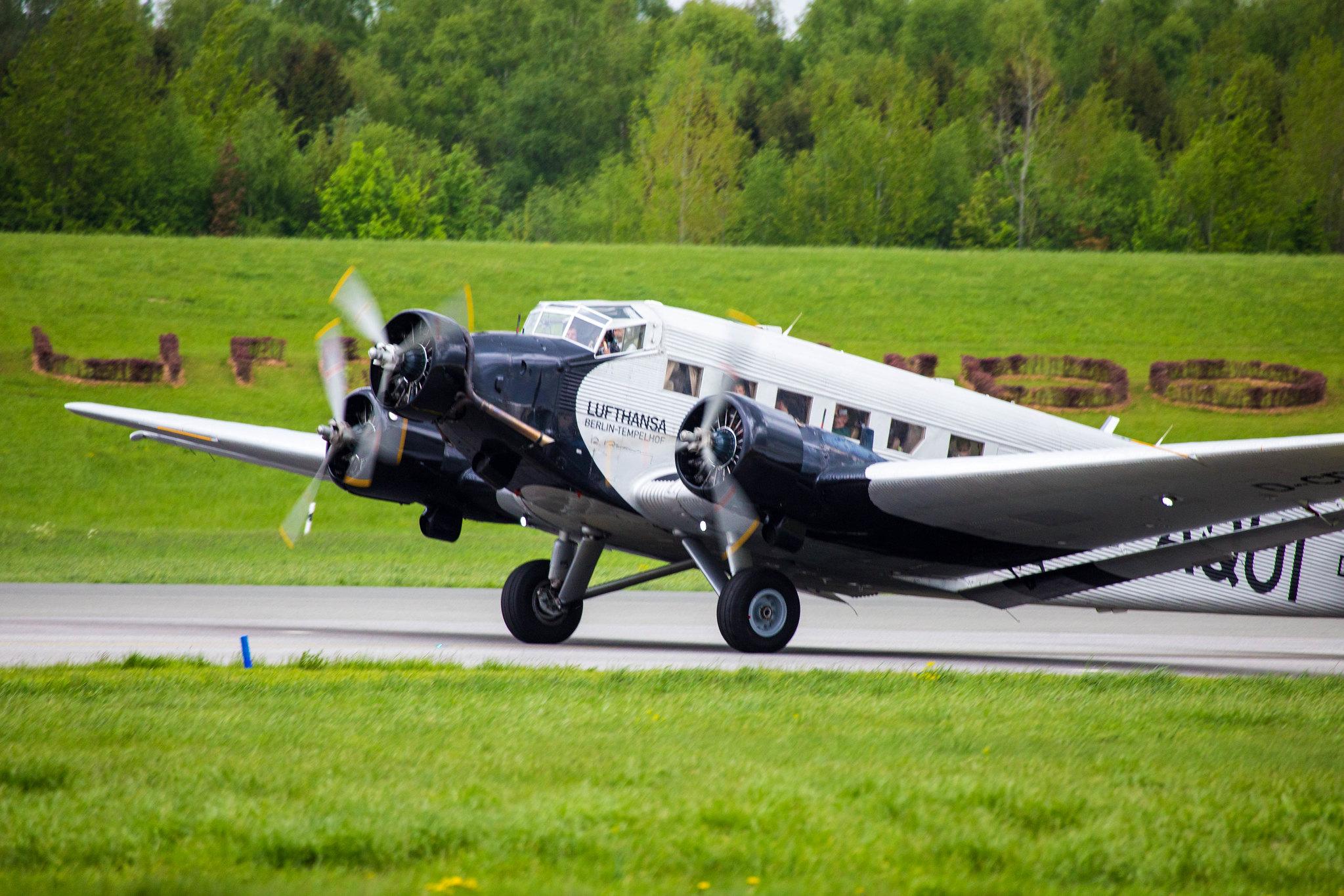 Hamburg Airport: Lufthansa Traditionsflug |  Junkers Ju 52/3mg8e JU52 | D-CDLH (D-AQUI) | MSN 130714