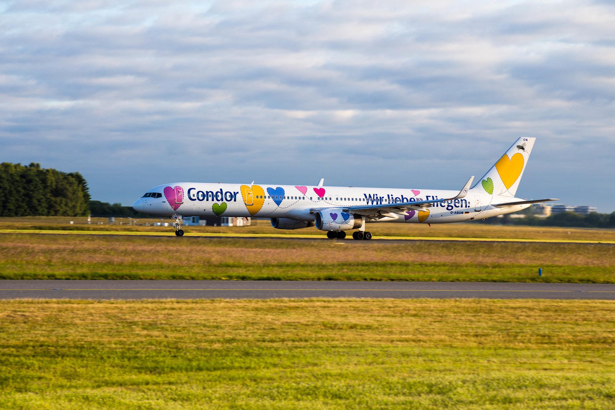 Hamburg Airport: Condor (DE / CFG) |  Livery: Wir Lieben Fliegen Livery |  Boeing 757-330 B753 | D-ABON | MSN 29023