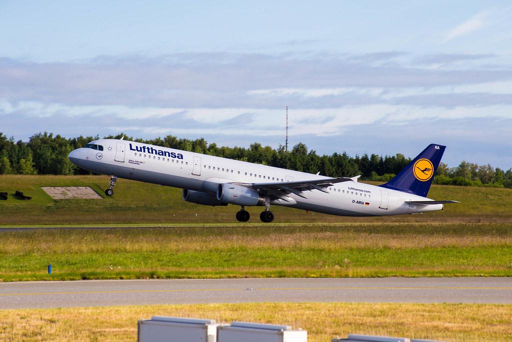 Hamburg Airport: Lufthansa (LH / DLH) |  Airbus A321-131 A321 | D-AIRA | MSN 0458