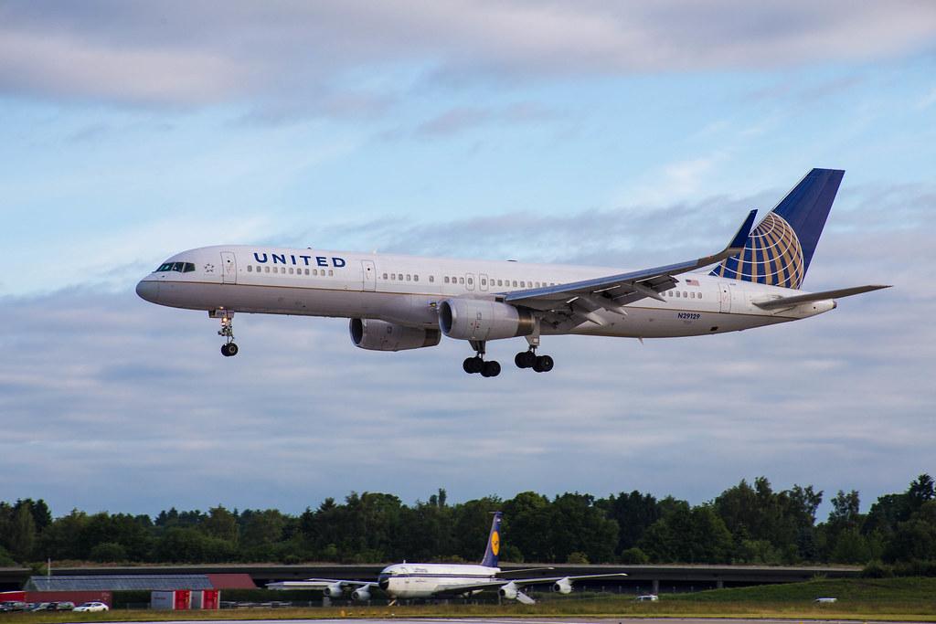 Hamburg Airport: United Airlines (UA / UAL) |  Boeing 757-224 B752 | N29129 | MSN 28969