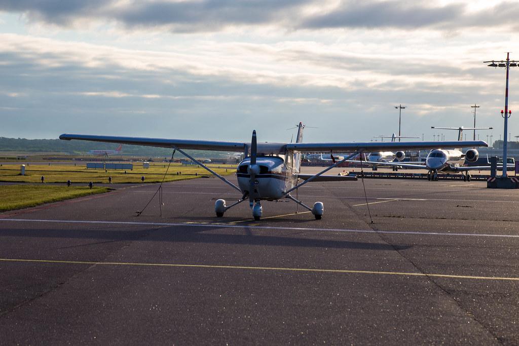 Hamburg Airport: Privatflugzeug