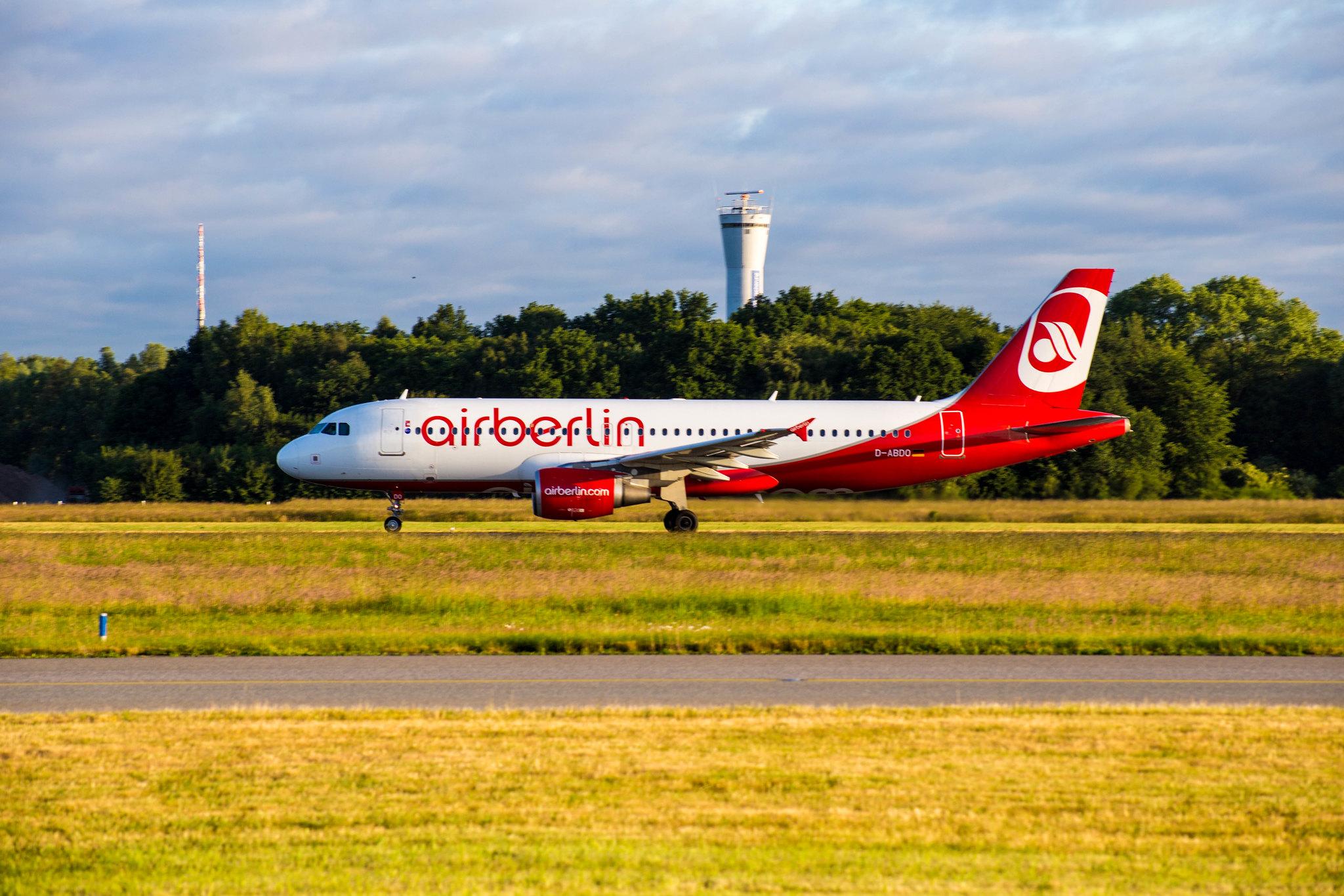 Hamburg Airport: Air Berlin (AB / BER) | Airbus A320-214 A320 | D-ABDO | MSN 3055