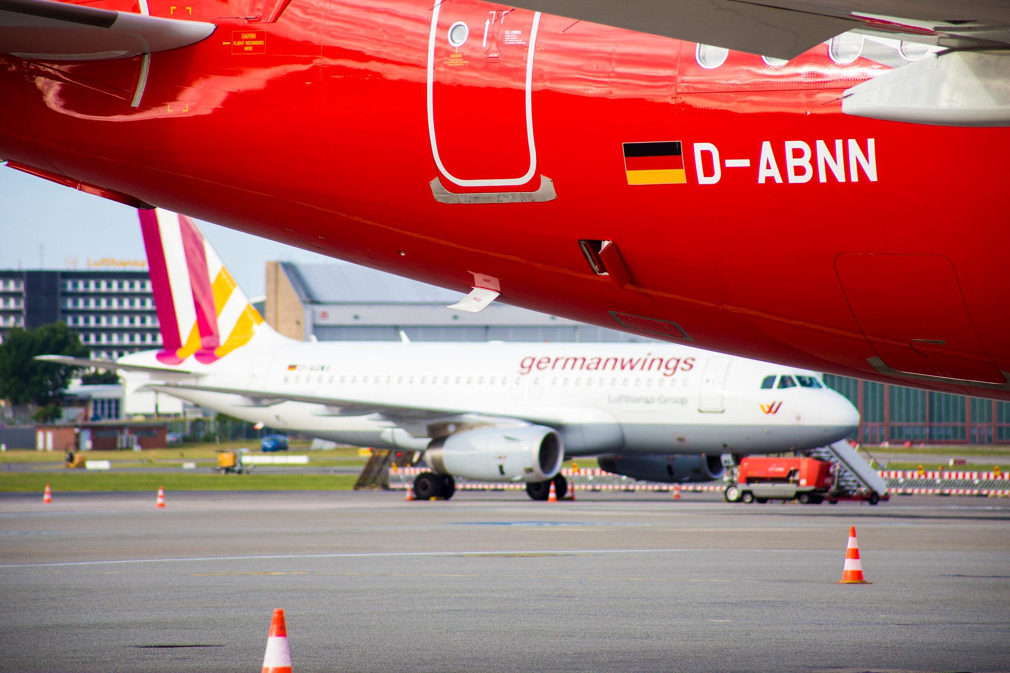 Hamburg Airport: Air Berlin (AB / BER) | Airbus A320-214 A320 | D-ABNN | MSN 1889