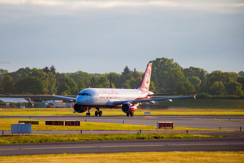 Hamburg Airport: airberlin D-ABDO