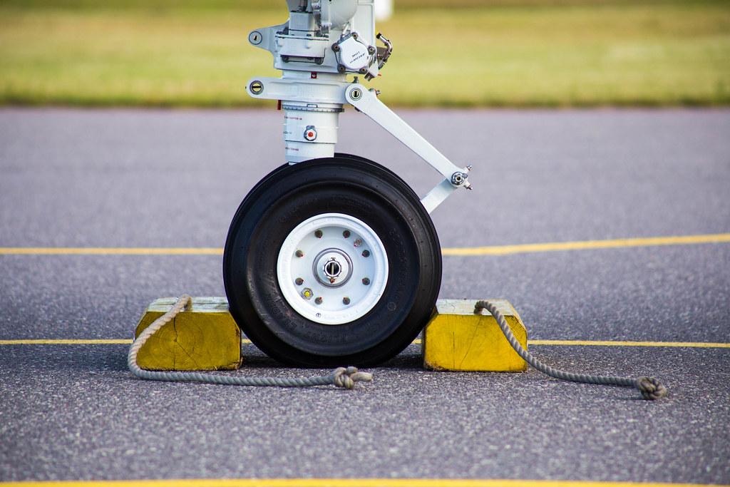 Hamburg Airport: Reifen, Fahrwerk |