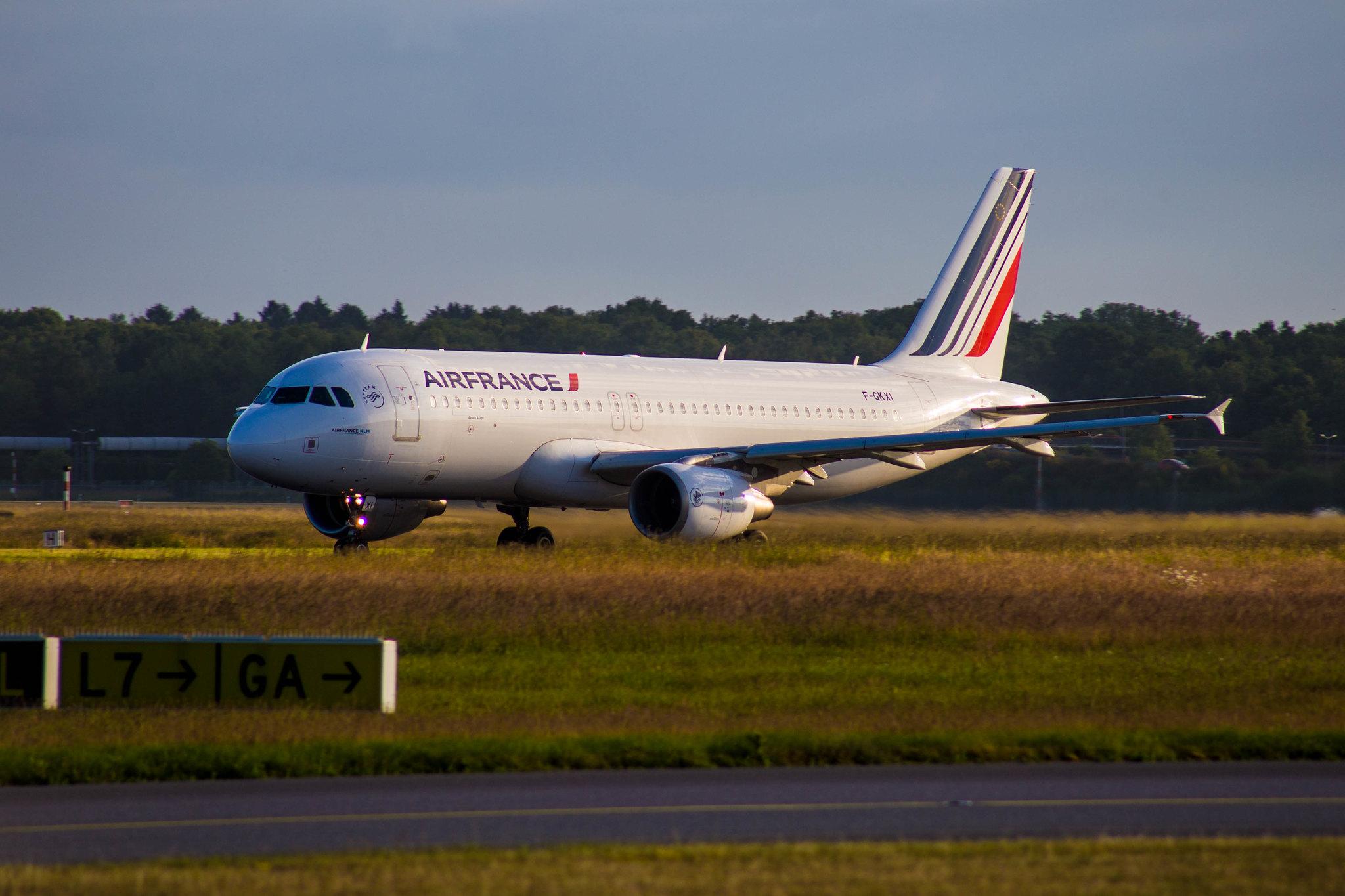 Hamburg Airport: Air France (AF / AFR) |  Airbus A320-214 A320 | F-GKXI | MSN 1949