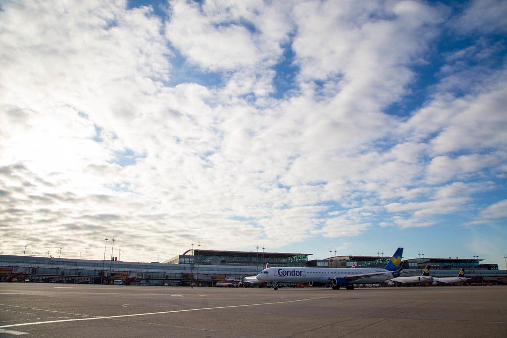 Hamburg Airport: Vorfeld | Condor