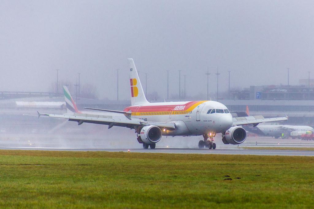 Hamburg Airport: Iberia (IB / IBE) |  Airbus A319-111 A319 | EC-HGR | MSN 1154