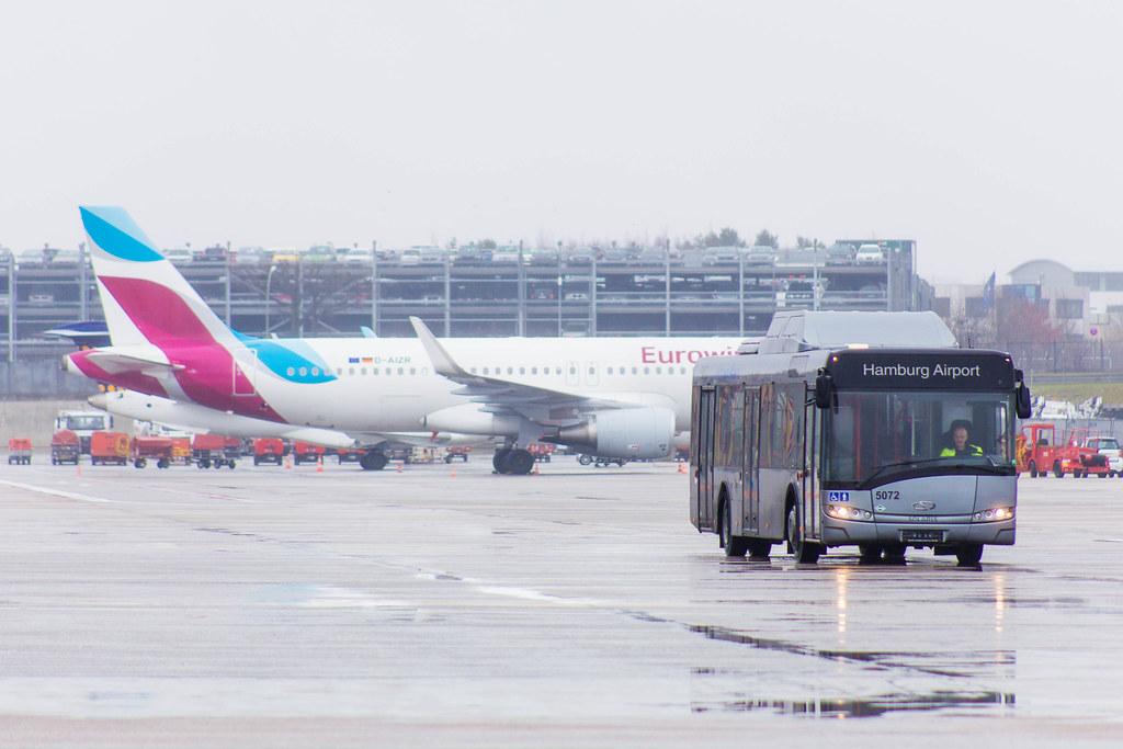1. Vorfeldrundfahrt 2016: Eurowings mit Hamburg Airport Bus