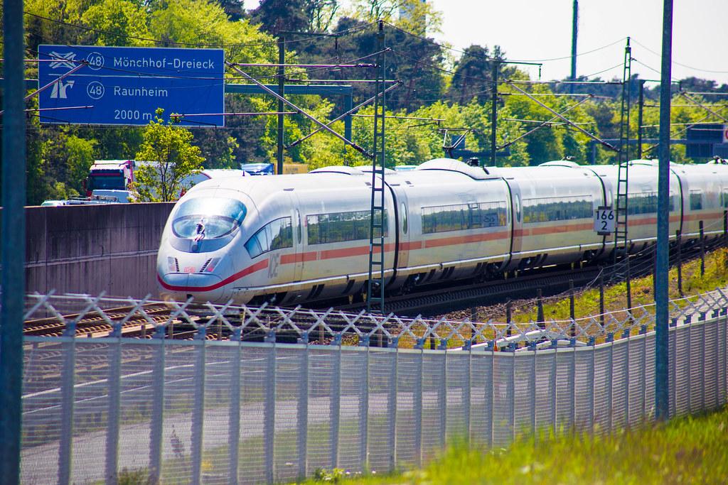 Frankfurt Airport: Deutsche Bahn ICE-T auf der Schnellfahrstrecke Köln - Rhein/Main |