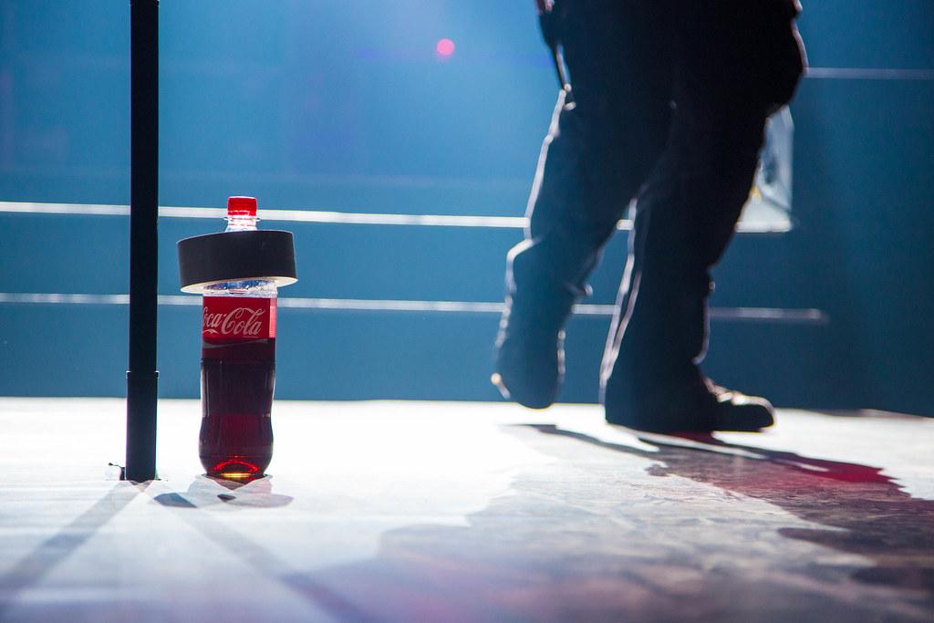 Frankfurt am Main: Coca Cola mit Panzertape