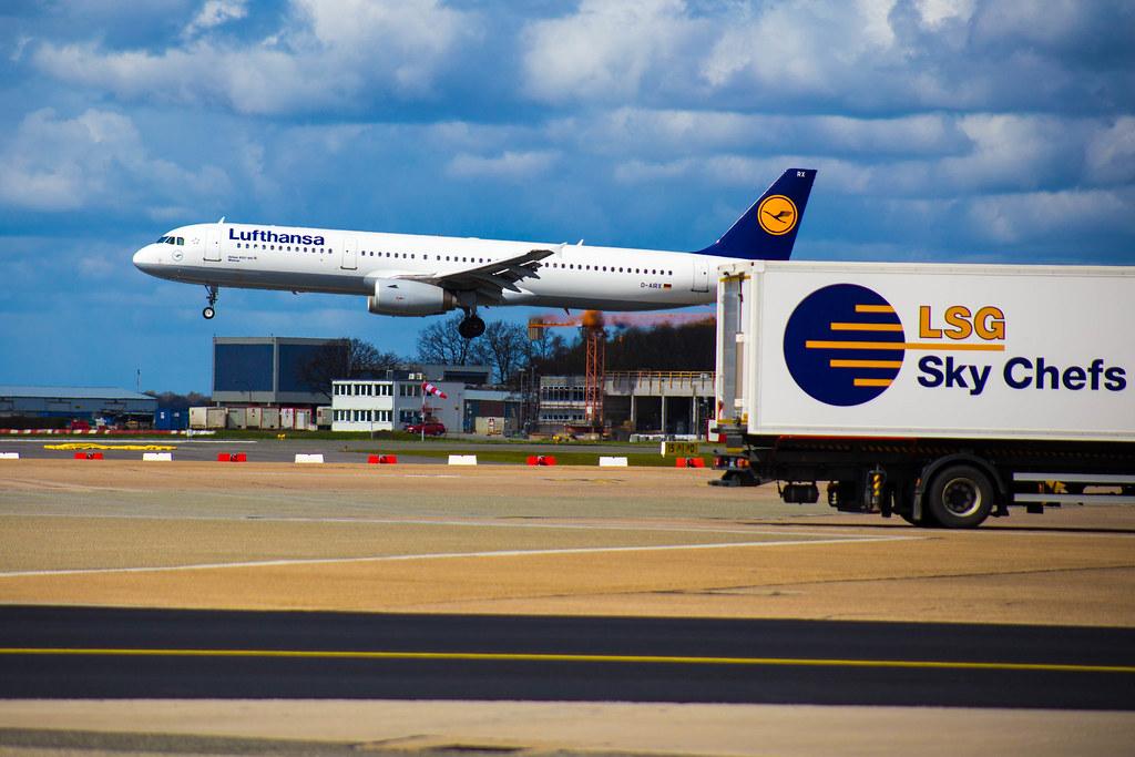 Hamburg Airport: Lufthansa (LH / DLH) |  Airbus A321-131 A321 | D-AIRX | MSN 0887