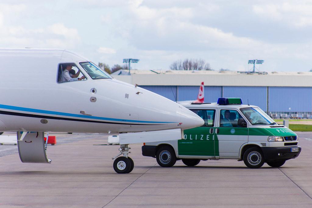 Hamburg Airport: Bundespolizei am Privatflieger |