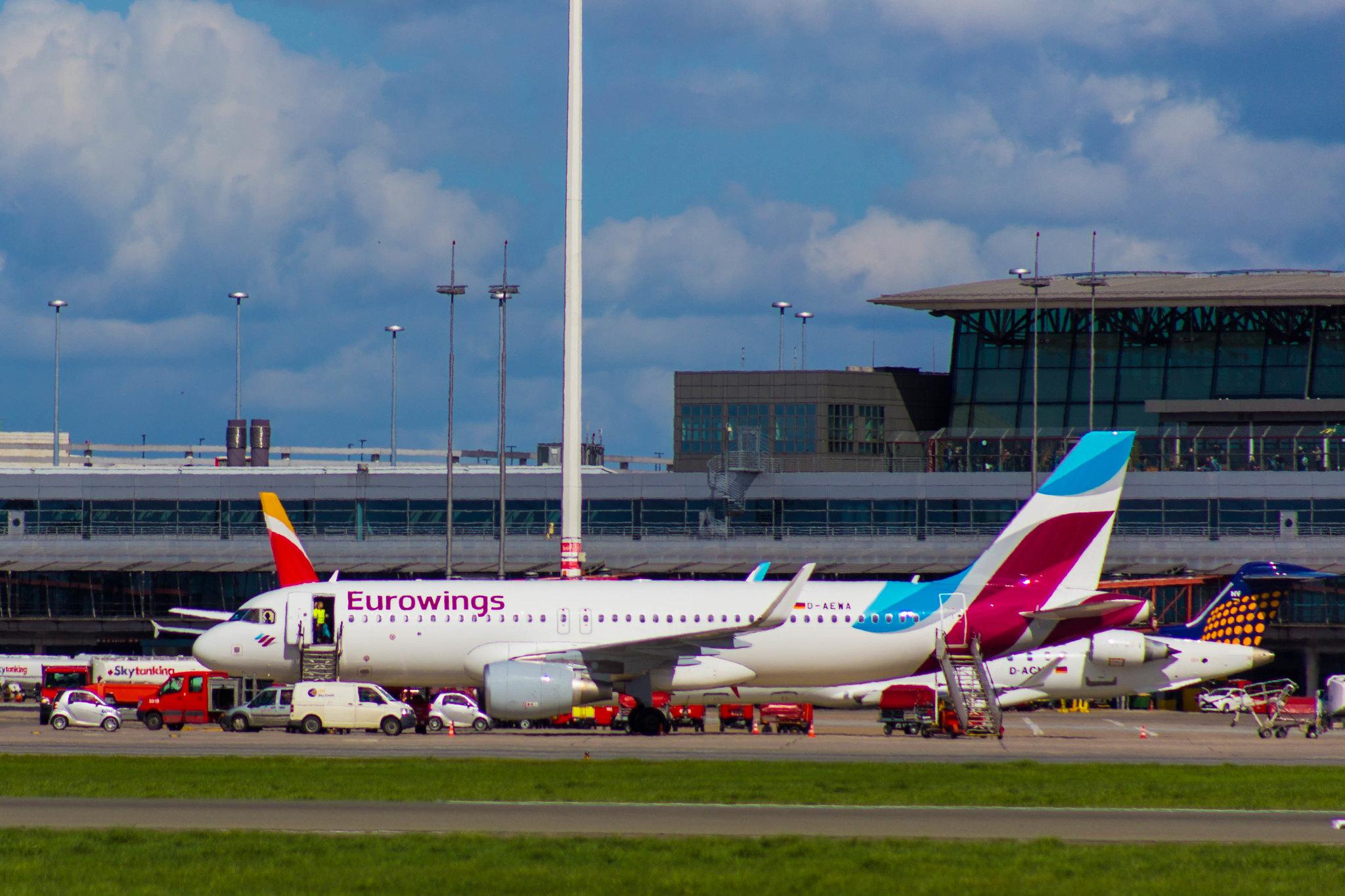Hamburg Airport: Eurowings (EW / EWG) |  Airbus A320-214 A320 | D-AEWA | MSN 6953