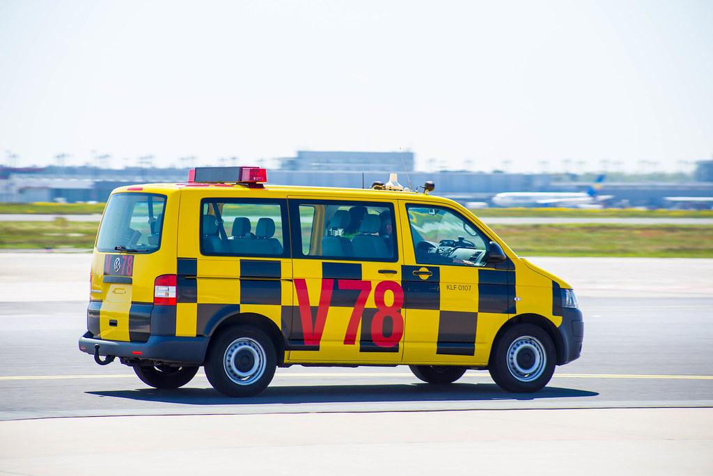 Frankfurt Airport: Follow Me V78 |