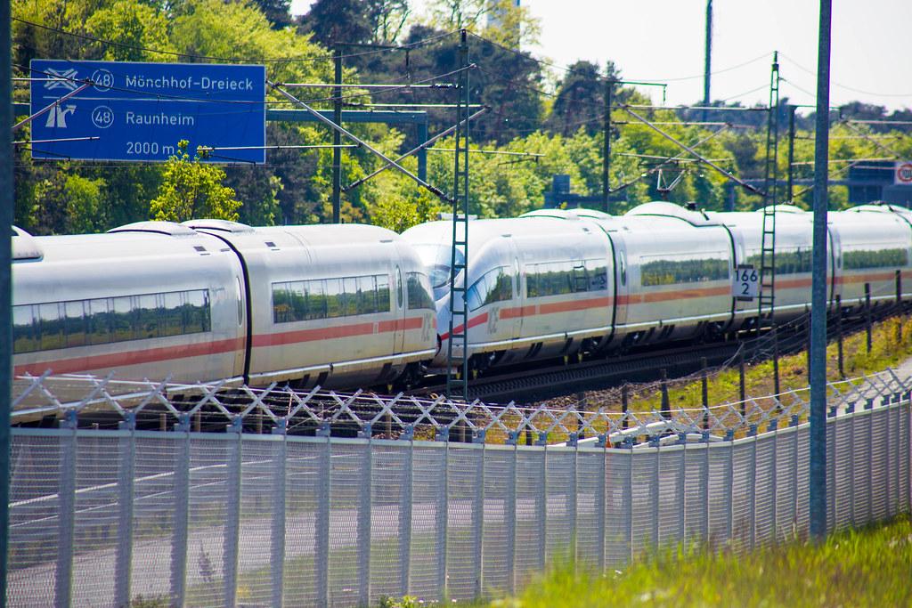 Frankfurt Airport: Deutsche Bahn ICE-T auf der Schnellfahrstrecke Köln - Rhein/Main |