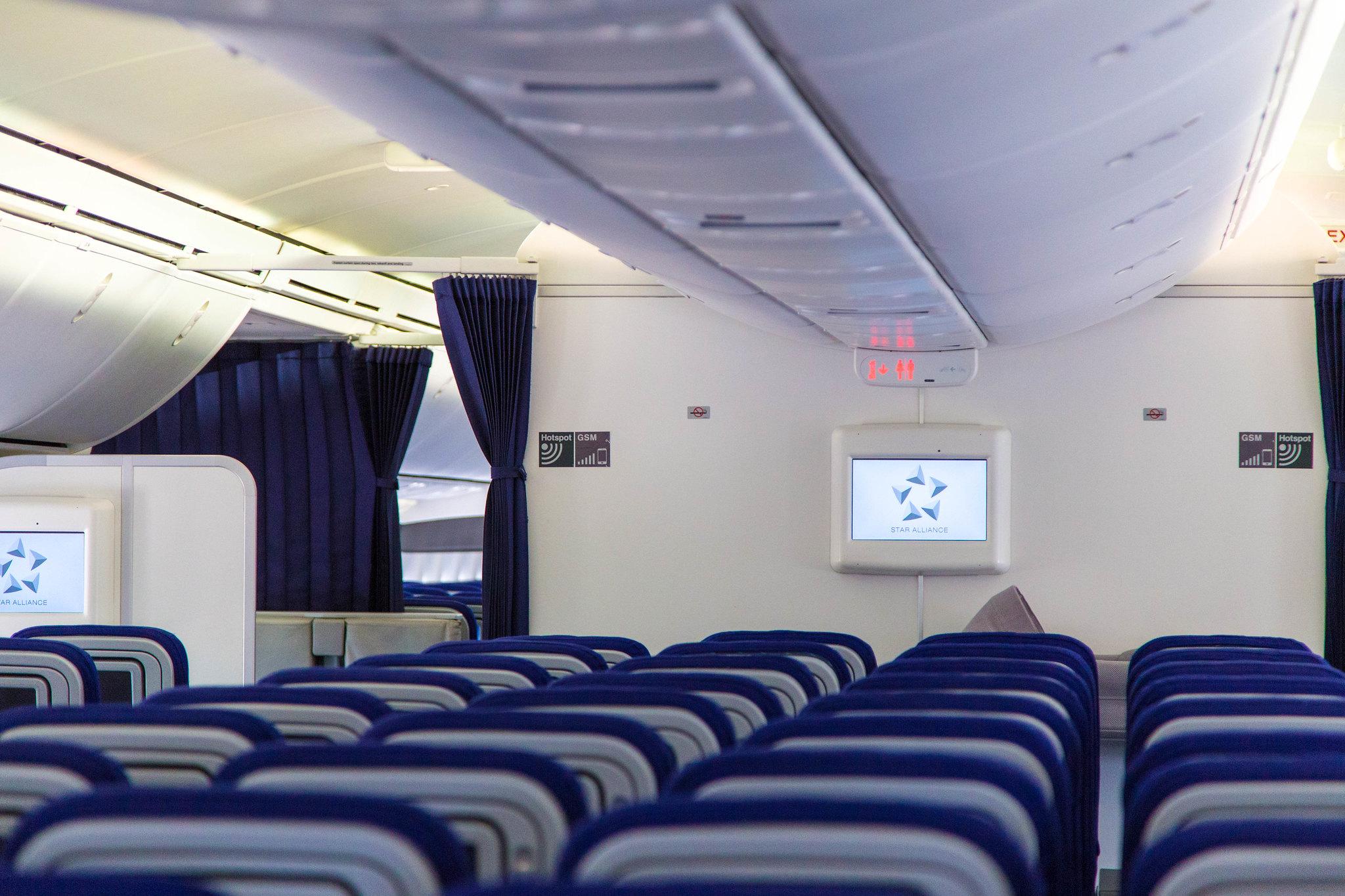 ILA: Lufthansa (LH / DLH) | Livery: Fanhansa Siegerflieger Livery | Boeing 747-830 B748 | D-ABYI | MSN 37833 | Economy