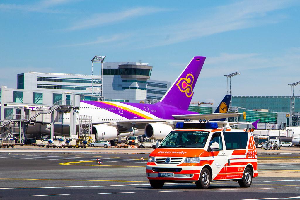 Frankfurt Airport: Feuerwehr und A380 von Thai Airways