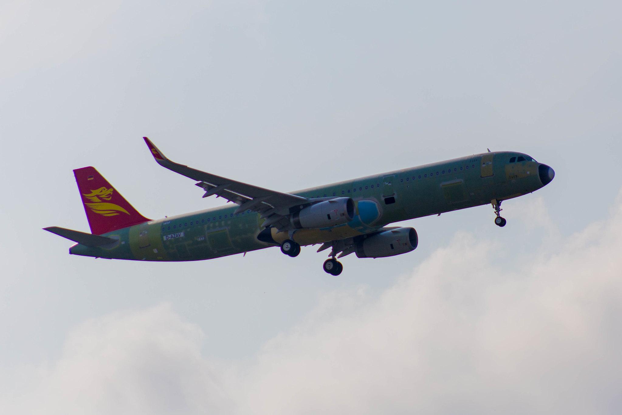 Hamburg Airport: Capital Airlines (JD / CBJ) |  Airbus A321-231 A321 | D-AZAV (B-8543) | MSN 7173