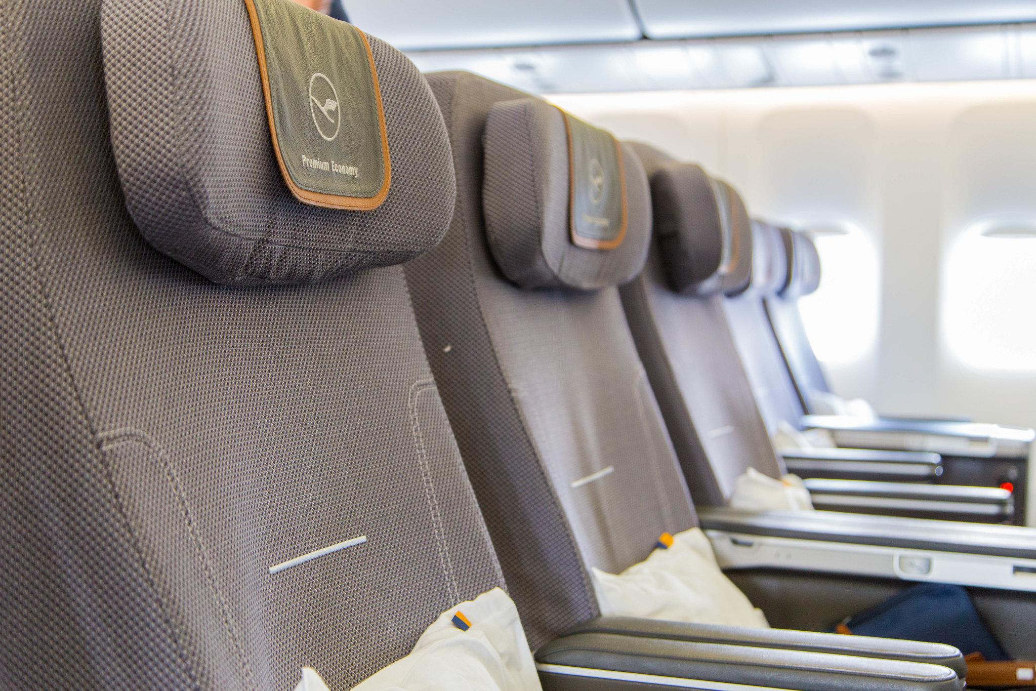 ILA: Lufthansa (LH / DLH) | Livery: Fanhansa Siegerflieger Livery | Boeing 747-830 B748 | D-ABYI | MSN 37833 | Premium Economy