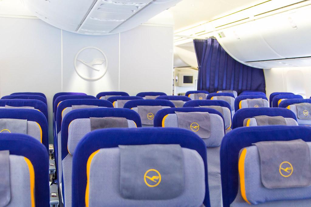 ILA: Lufthansa (LH / DLH) | Livery: Fanhansa Siegerflieger Livery | Boeing 747-830 B748 | D-ABYI | MSN 37833 | Economy